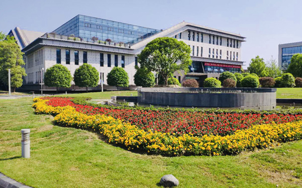 工業(yè)園區(qū)綠化養(yǎng)護(hù)